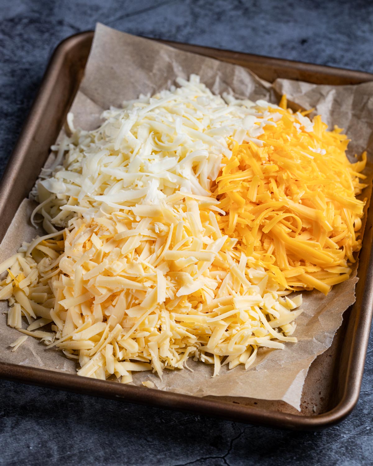 Here is the recommended 3-cheese blend of Gouda, sharp cheddar, and Monterrey jack.
